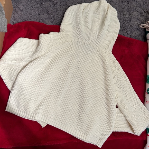 Adorable Forever 21 sweater 🤍 - Picture 6 of 6